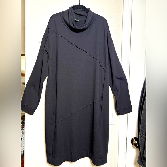 Lisa Bayne Chic Black Long Sleeve Dress with Pockets and Asymmetric Design. - Picture 14 of 14